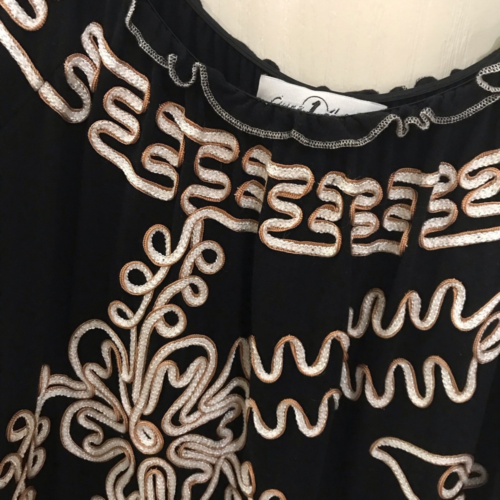 Black and White Embroidered Women's Top - Picture 2 of 6